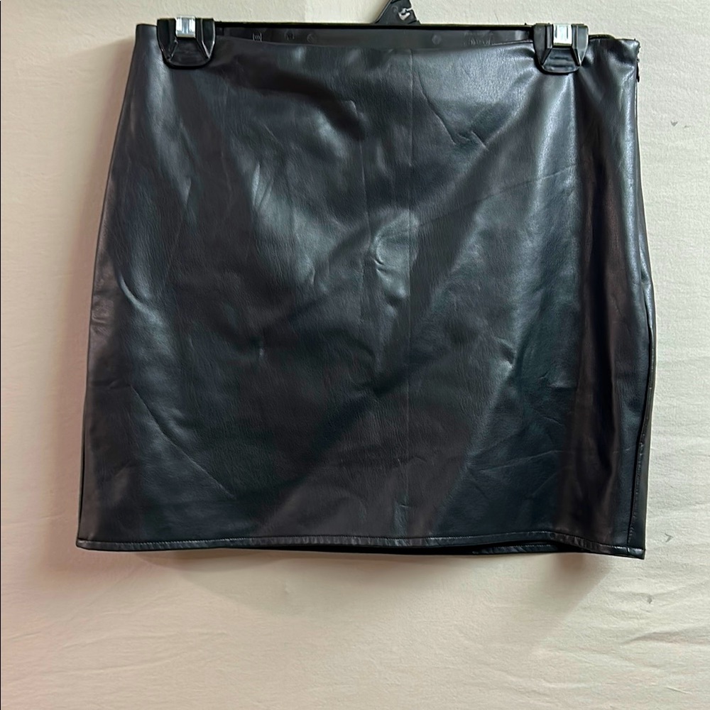 Forever 21 Stretch Faux Leather Mini Skirt
